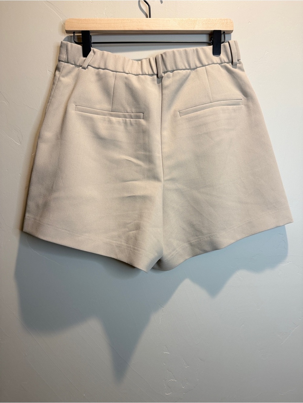 Abercrombie Sloane Women’s Tailored Shorts Beige 30 - Picture 4 of 4